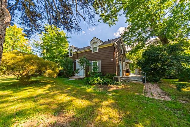 704 Old Dundas Road, House detached with 3 bedrooms, 2 bathrooms and 4 parking in Hamilton ON | Image 1