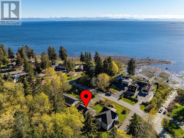 224 Spindrift Rd, House detached with 2 bedrooms, 3 bathrooms and 6 parking in Comox Valley A BC | Image 1