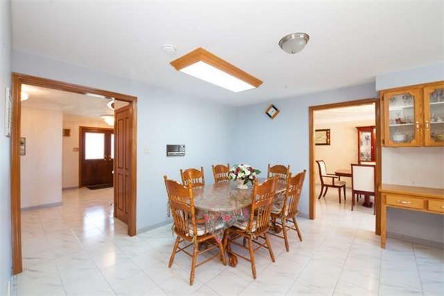 16 Vogue Crt, House detached with 4 bedrooms, 3 bathrooms and 2 parking in Hamilton ON | Image 6