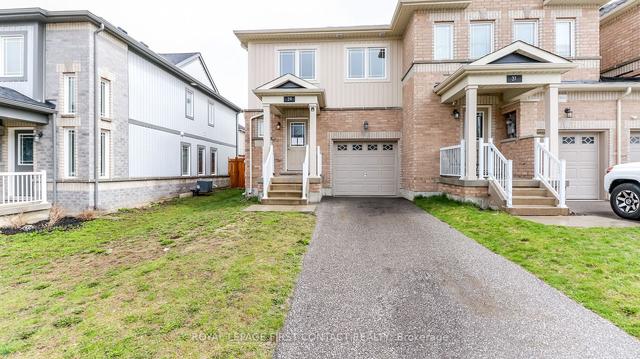 29 Robinson St, House attached with 3 bedrooms, 2 bathrooms and 3 parking in Barrie ON | Image 1