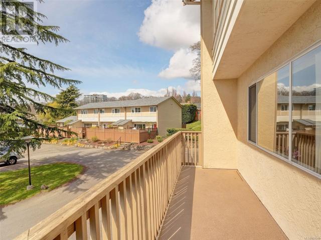 20 - 3981 Nelthorpe St, House attached with 3 bedrooms, 2 bathrooms and 2 parking in Saanich BC | Image 19
