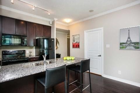 2611 - 3525 Kariya Dr, Condo with 2 bedrooms, 1 bathrooms and 1 parking in Mississauga ON | Image 6