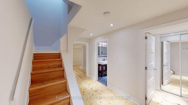 524 Markham St, House semidetached with 2 bedrooms, 1 bathrooms and 0 parking in Toronto ON | Image 2