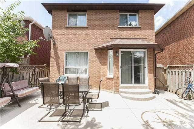 25 Candy (Upper) Cres, House detached with 4 bedrooms, 3 bathrooms and 2 parking in Brampton ON | Image 8