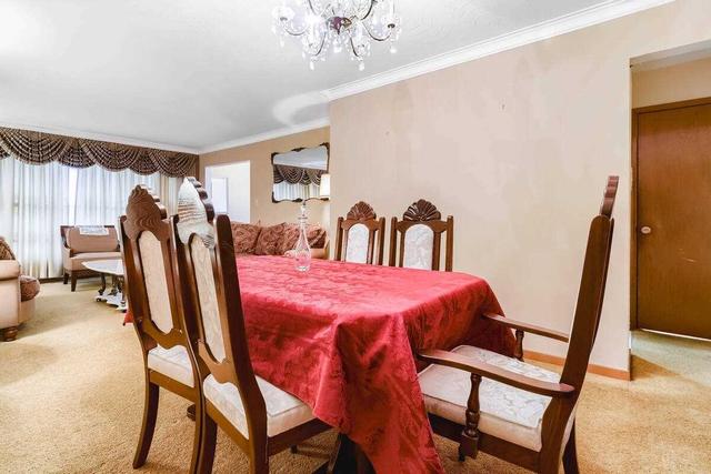 7054 Darcel Ave, House semidetached with 3 bedrooms, 2 bathrooms and 4 parking in Mississauga ON | Image 3