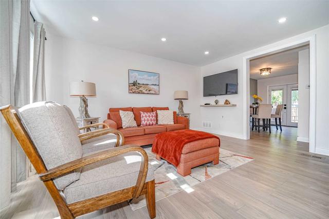 26 Westfield Dr, House semidetached with 3 bedrooms, 3 bathrooms and 5 parking in St. Catharines ON | Image 2