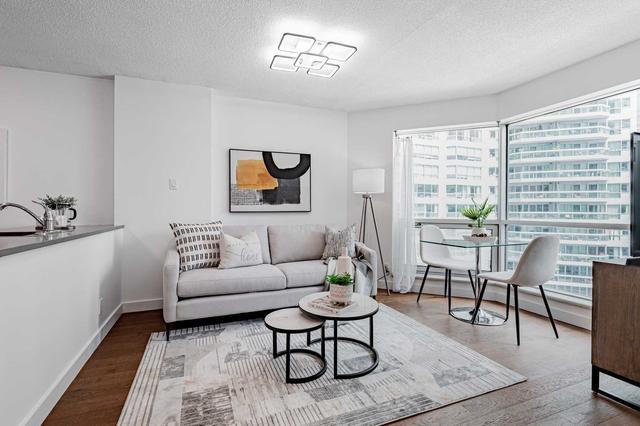 1113 - 10 Queens Quay W, Condo with 1 bedrooms, 1 bathrooms and 0 parking in Toronto ON | Image 1