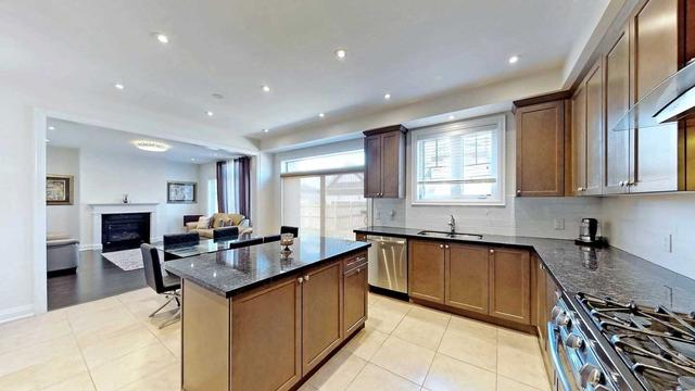 280 Symington Crt, House detached with 4 bedrooms, 4 bathrooms and 6 parking in Oshawa ON | Image 4