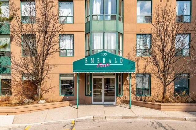 2209 - 135 Hillcrest Ave E, Condo with 2 bedrooms, 1 bathrooms and 1 parking in Mississauga ON | Image 9