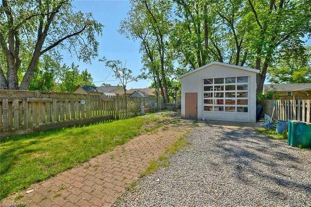 36 Alexandra Blvd, House detached with 3 bedrooms, 2 bathrooms and 4 parking in St. Catharines ON | Image 8