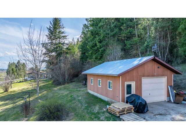 3481 Crestview Road, House detached with 2 bedrooms, 2 bathrooms and null parking in Central Kootenay B BC | Image 43