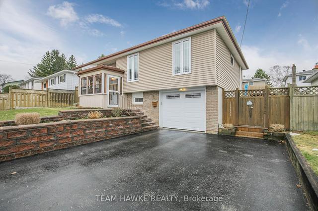 365 Cedar St, House detached with 2 bedrooms, 2 bathrooms and 3 parking in Midland ON | Image 1