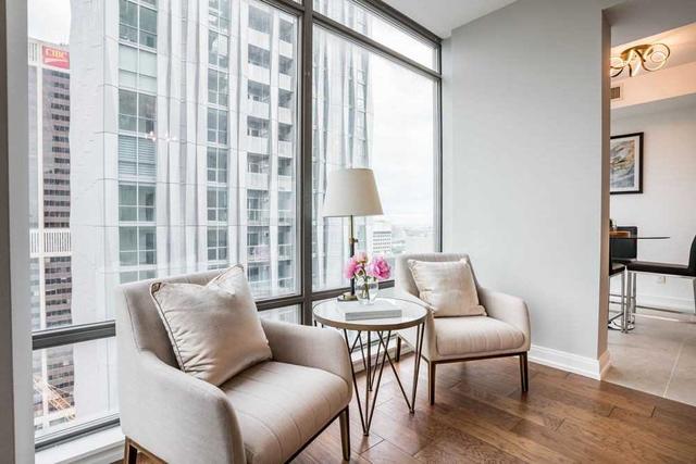 2802 - 18 Yorkville Ave, Condo with 2 bedrooms, 2 bathrooms and 2 parking in Toronto ON | Image 8