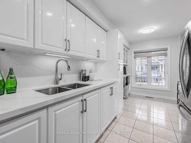 77 Torr Lane, Townhouse with 3 bedrooms, 3 bathrooms and 2 parking in Ajax ON | Image 7