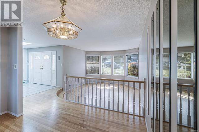 5658 Malibu Terr, House detached with 6 bedrooms, 4 bathrooms and 4 parking in Nanaimo BC | Image 11