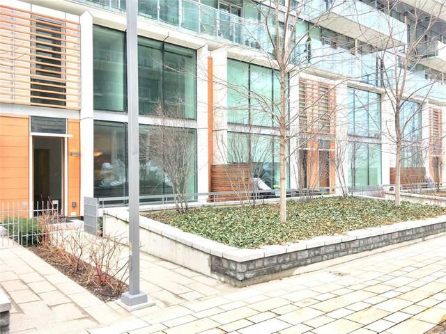 Th 104 - 39 Queens Quay E, Townhouse with 2 bedrooms, 3 bathrooms and 2 parking in Toronto ON | Image 10