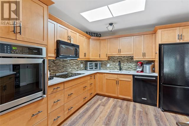 4 - 5156 Cordova Bay Rd, House attached with 2 bedrooms, 1 bathrooms and 1 parking in Saanich BC | Image 20