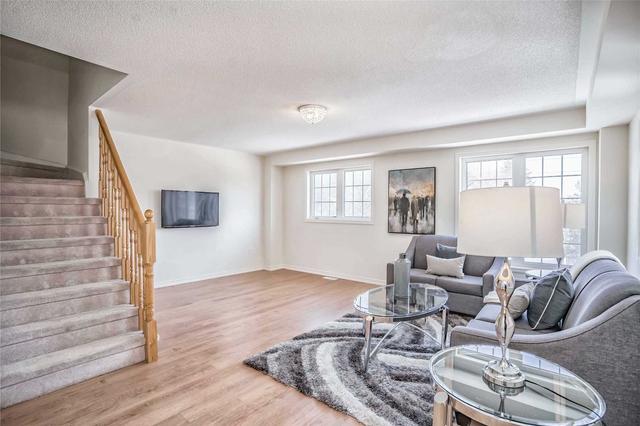 832 Audley Rd N, House semidetached with 3 bedrooms, 3 bathrooms and 2 parking in Ajax ON | Image 3
