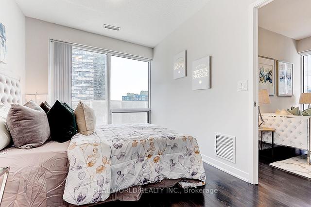 3010 - 100 Harbour St, Condo with 3 bedrooms, 2 bathrooms and 1 parking in Toronto ON | Image 18