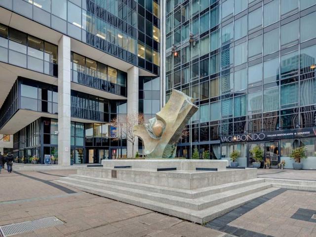 1201 - 30 Wellington St E, Condo with 2 bedrooms, 2 bathrooms and 2 parking in Toronto ON | Image 12