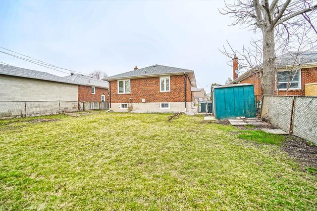 72 Lynvalley Cres, House detached with 3 bedrooms, 2 bathrooms and 4 parking in Toronto ON | Image 18
