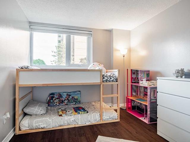 210 - 260 Scarlett Rd, Condo with 3 bedrooms, 2 bathrooms and 1 parking in Toronto ON | Image 18