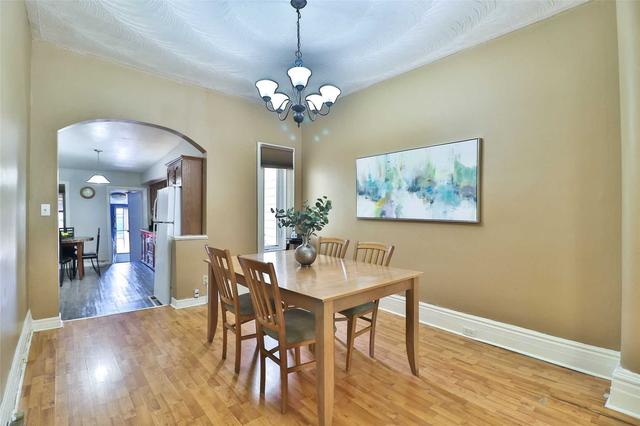 63 Shirley St, House attached with 3 bedrooms, 2 bathrooms and 0 parking in Toronto ON | Image 2