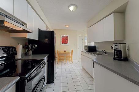 1013 - 24 Wellesley St W, Condo with 2 bedrooms, 2 bathrooms and 1 parking in Toronto ON | Image 5