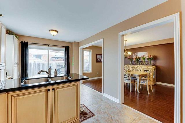 31 Succession Cres, House attached with 3 bedrooms, 4 bathrooms and 3 parking in Barrie ON | Image 9