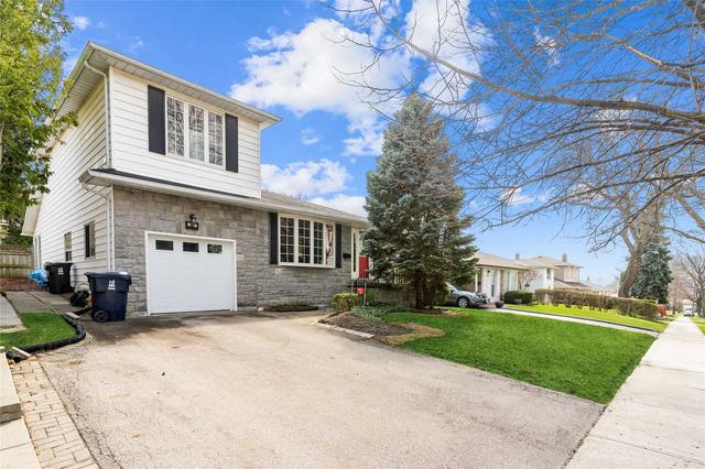 33 Tristan Cres, House detached with 3 bedrooms, 3 bathrooms and 3 parking in Toronto ON | Image 12