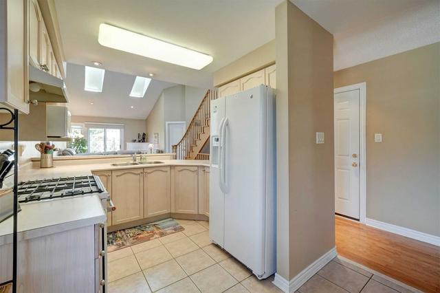 28 - 223 Rebecca St, Townhouse with 2 bedrooms, 4 bathrooms and 2 parking in Oakville ON | Image 8