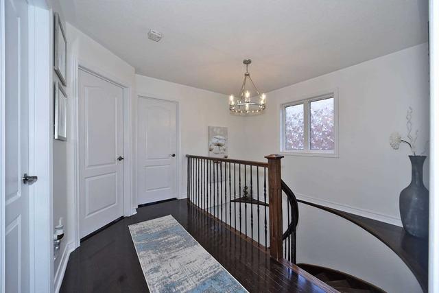 60 Arco Circ, House semidetached with 3 bedrooms, 4 bathrooms and 4 parking in Vaughan ON | Image 2
