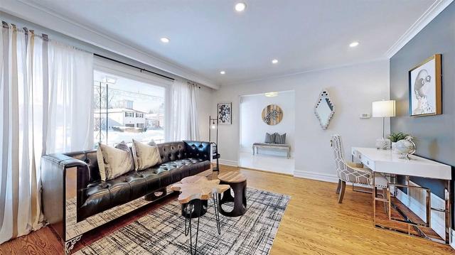upper - 17 Baroness Cres, House detached with 3 bedrooms, 2 bathrooms and 4 parking in Toronto ON | Image 36