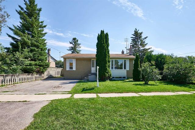 950 Greenwood Cres, House detached with 3 bedrooms, 2 bathrooms and 4 parking in Whitby ON | Card Image