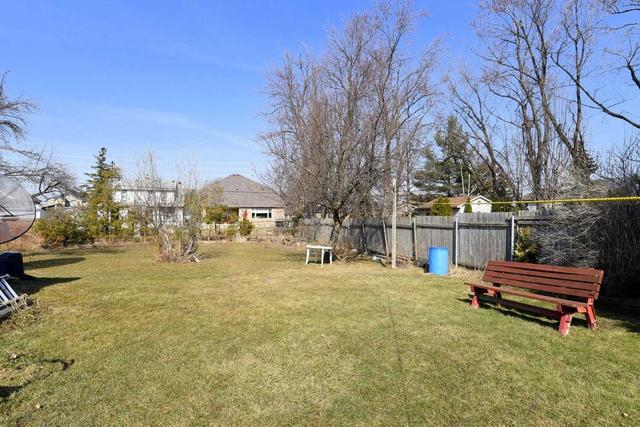 88 Kennedy Ave, House detached with 3 bedrooms, 1 bathrooms and 6 parking in Hamilton ON | Image 3