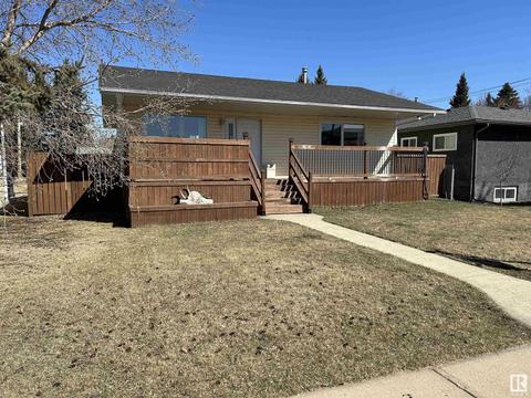 5408 48 Av, House detached with 3 bedrooms, 2 bathrooms and null parking in Redwater AB | Card Image