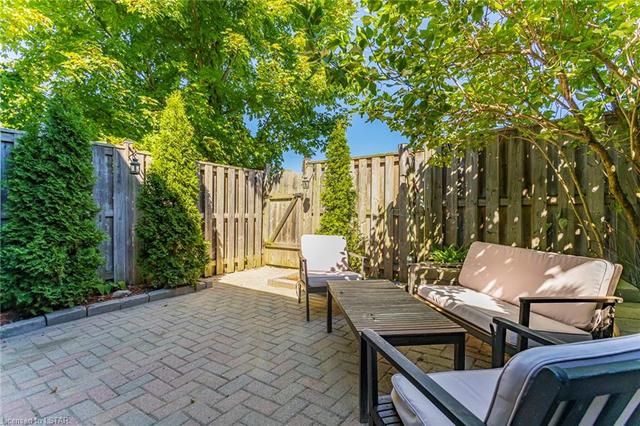 177 Deveron Crescent, House attached with 3 bedrooms, 1 bathrooms and 2 parking in London ON | Image 35