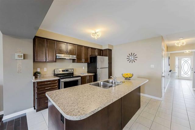 44 Napoleon Cres, House attached with 3 bedrooms, 3 bathrooms and 4 parking in Brampton ON | Image 3