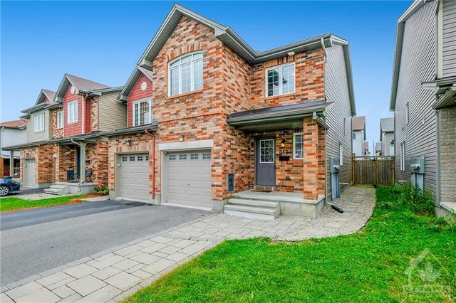 313 Laguna Street, Townhouse with 3 bedrooms, 3 bathrooms and 4 parking in Ottawa ON | Image 2