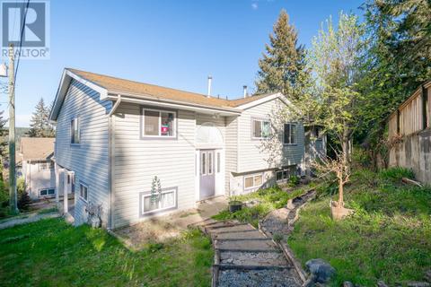 2 - 1129a 2nd Ave, House attached with 3 bedrooms, 2 bathrooms and 4 parking in Ladysmith BC | Card Image