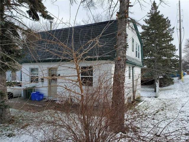 201 Emerson St, House detached with 5 bedrooms, 2 bathrooms and 6 parking in Hamilton ON | Image 12
