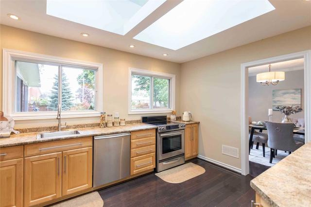 28 Guildcrest Dr, House detached with 3 bedrooms, 3 bathrooms and 8 parking in Toronto ON | Image 3