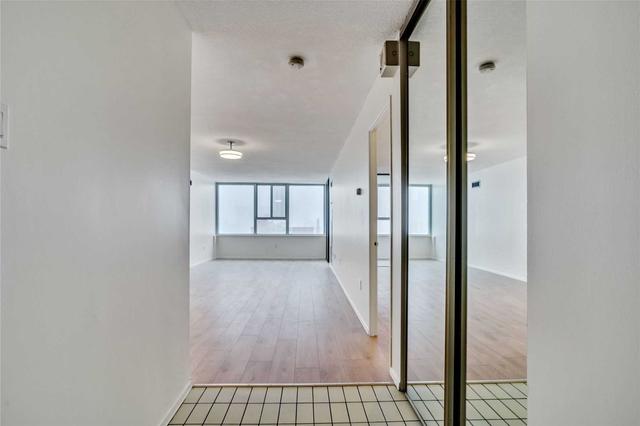 1115 - 45 Carlton St, Condo with 2 bedrooms, 2 bathrooms and 1 parking in Toronto ON | Image 12