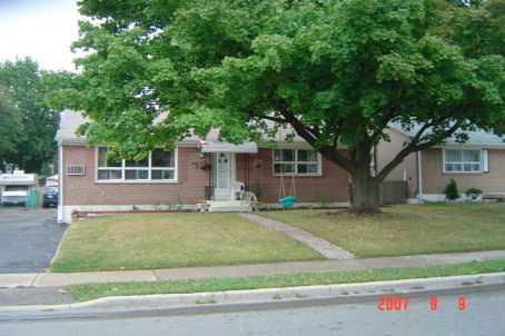 3296 Etude Dr, House detached with 2 bedrooms, 2 bathrooms and 4 parking in Mississauga ON | Image 1