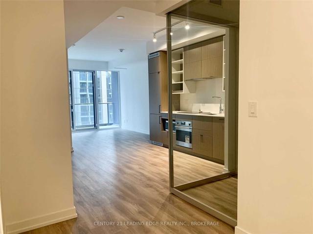 808 - 20 Edward St, Condo with 2 bedrooms, 2 bathrooms and 1 parking in Toronto ON | Image 3