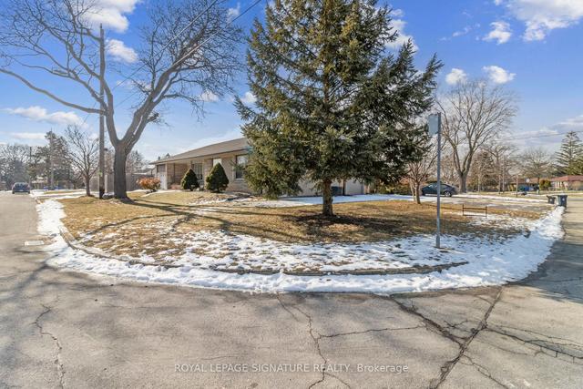 61 Coral Gable Dr, House detached with 3 bedrooms, 2 bathrooms and 8 parking in Toronto ON | Image 33