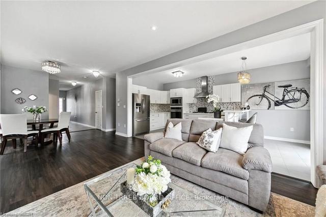 4446 Saw Mill Dr, House detached with 4 bedrooms, 4 bathrooms and 3 parking in Niagara Falls ON | Image 3
