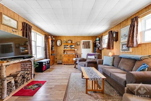 1018 Lodge Rd, House detached with 2 bedrooms, 1 bathrooms and 4 parking in North Frontenac ON | Image 29