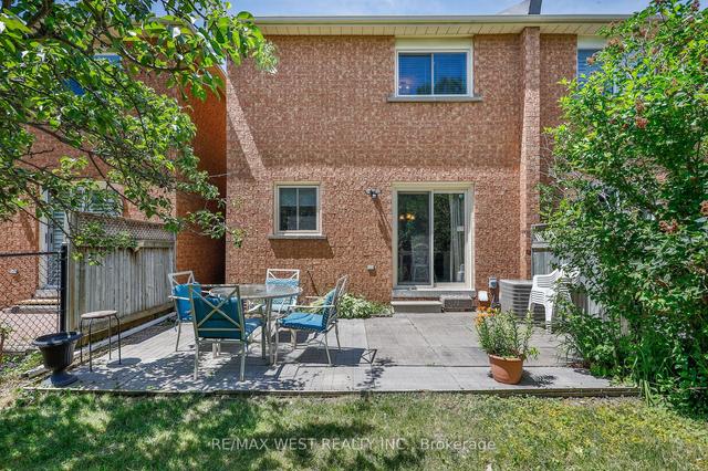 15 Louana Cres, Townhouse with 3 bedrooms, 3 bathrooms and 3 parking in Vaughan ON | Image 35