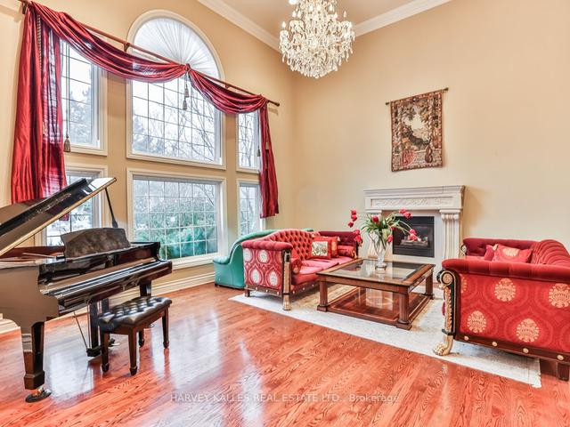 49 Arjay Cres, House detached with 4 bedrooms, 5 bathrooms and 11 parking in Toronto ON | Image 5